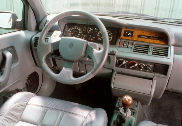 RENAULT CLIO STORY