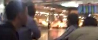 Copertina di Attentato Istanbul, il video di un passeggero. Riprese col cellulare durante l’attacco