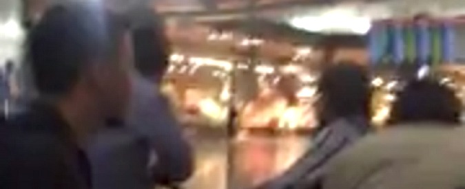 Copertina di Attentato Istanbul, il video di un passeggero. Riprese col cellulare durante l’attacco