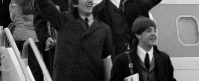 The Beatles, Ron Howard riporta al cinema i Fab Four. Canzoni, successi, vite: la chiamano musica leggera, ma Dio quanto è importante