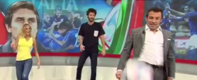 Copertina di “Del Piero, ma che combini?”: cade in diretta a Sky durante il palleggio con Diletta Leotta