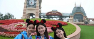 Copertina di Cina, apre il parco Disney. Per realizzarlo chiusura forzata di fabbriche e trasferimento di centinaia di persone