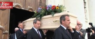 Copertina di Popolare Vicenza, rabbia al funerale del risparmiatore suicida: “Quanti morti dobbiamo aspettare ancora?”