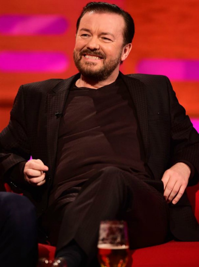 Tutti pazzi per Ricky Gervais: chi è “il Woody Allen inglese”. Schietto, irregolare, geniale: avercene dalle nostre parti, signora mia
