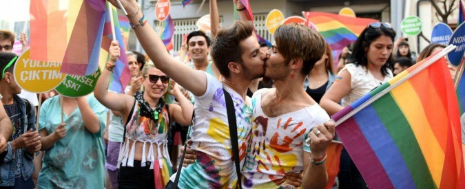 Roma pride, marceremo perché due gay che si tengono per mano non subiscano più omofobia