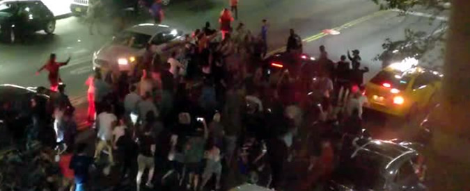 New York, Kanye West cancella il concerto a sorpresa: i fan prendono d’assalto la sua automobile