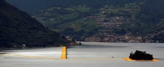 Copertina di Passerella lago d’Iseo, porterà migliaia di turisti. Ma a quale prezzo?
