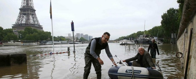 Copertina di Maltempo Germania e Francia, 11 vittime per inondazioni: “Catastrofe naturale”. Louvre sposta opere da zone a rischio