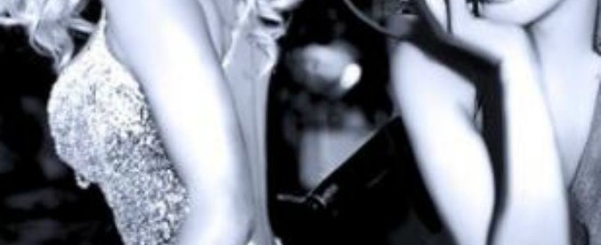 Marilyn Monroe e l’omaggio di Valeria Marini. Un fotomontaggio la mostra accanto alla diva: a qualcuno piace trash