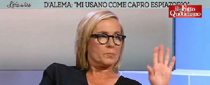 Copertina di L’attacco politico della Meli (Corriere) a D’Alema: “Porta il cane fuori e non raccoglie i bisogni”