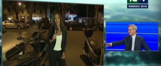 Copertina di Elezioni, Mentana alla Sardoni: “Non intervistiamo lo scooter di Giachetti, spero non sia Vespa”