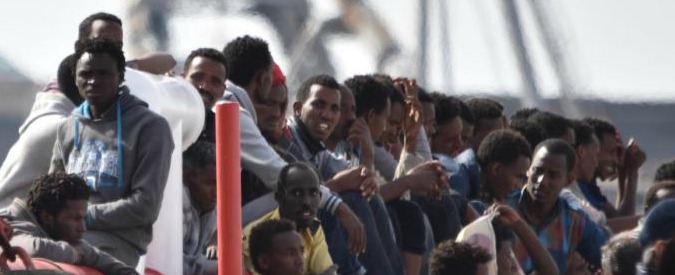 Migranti, “chi non ha soldi ucciso per il traffico di organi con l’Egitto”. Blitz a Palermo contro network, 38 fermi