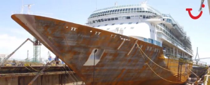 Copertina di Gigante dei mari, nave da crociera viene ristrutturata: l’incredibile video in timelapse