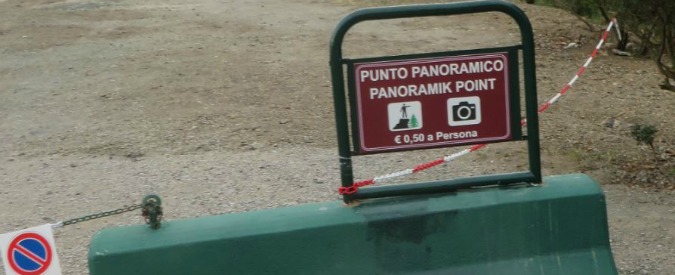 Copertina di L’isola d’Elba e le spiagge irraggiungibili. Tra alberghi, parcheggi irregolari e perfino il panorama a pagamento