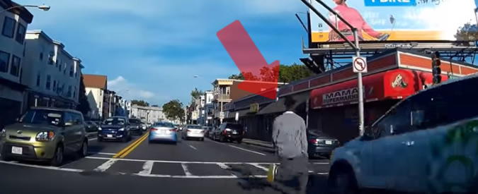 Copertina di Investito da un’auto mentre attraversa col rosso. La reazione che non t’aspetti