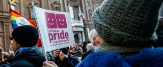 Copertina di Lombardia, nasce il call center per segnalare “dottrine gender a scuola”: “Non è anti-gay, è solo pro famiglia”