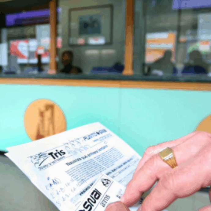 Lava i vestiti vecchi e trova il biglietto vincente della scommessa dopo 16 anni. L’uomo corre in agenzia per riscuotere il premio di 70 euro