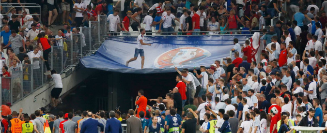 Europei 2016, l’Uefa minaccia l’esclusione per Russia e Inghilterra: “Fuori se continuano gli scontri”
