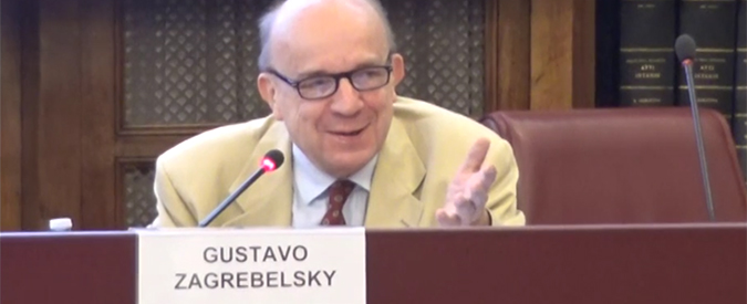 Copertina di Zagrebelsky al convegno sulla Fiom: “Chiedo ai presenti di non sbadigliarmi in faccia”