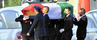 Attentato Bangladesh, atterrato a Roma l’aereo con le salme dei 9 italiani uccisi