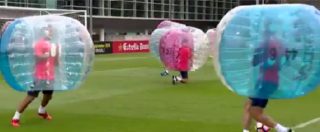 Copertina di Calcio, il Barcellona di Messi si diverte giocando a Bubble football: il video è virale