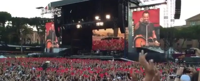 Bruce Springsteen, “daje Roma, vi amo!”: il Boss strega i 60mila del Circo Massimo