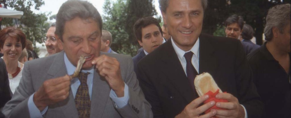 Guardatevi alle spalle. Rutelli, l’ambasciatore americano e un giovane Filippo Sensi alle spalle Da B. a D’Alema tutti in Iraq con l’elmetto del Caro Tony