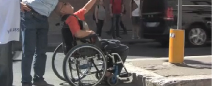 Copertina di Roma, disabili: “La nostra odissea quotidiana”. Arriva l’app No-barriere