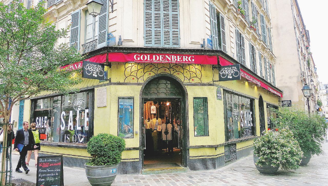 Atmosfera d’antan - Uno degli scorci del Marais, nella zona storica di Parigi, divenuta nell’800 il quartiere ebraico Contro la morte del Marais un museo aperto a Shabbat