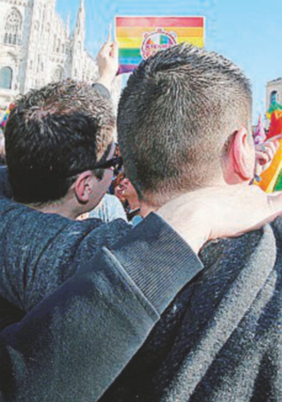 Ricongiungimento a coppia gay, l’Italia condannata