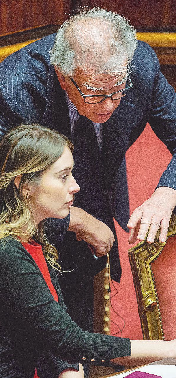 L’ammuina Pd sull’Italicum. E Grillo s’infuria: “Renzi baro”