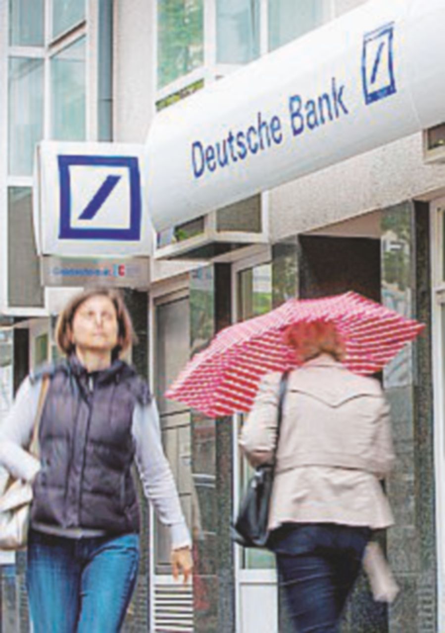 Copertina di Deutsche Bank, male gli stress test: titoli ai minimi