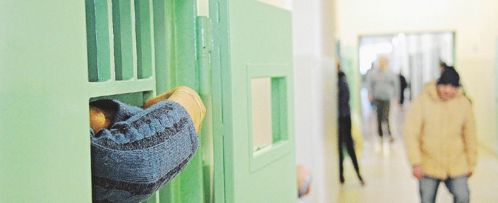 Il governo del carcere molle: “Diamo Skype ai boss reclusi” Il governo del carcere molle: “Diamo Skype ai boss reclusi”