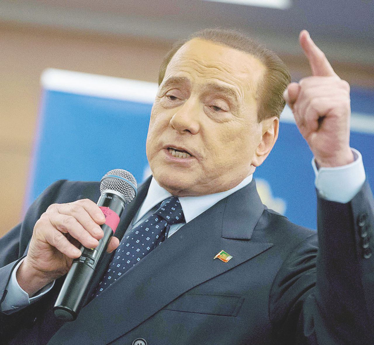 Ancora in ospedale - L’ex premier è ricoverato a Milano dopo l’operazione al cuore - Ansa Telefonate e complimenti: B. si è innamorato di Di Maio
