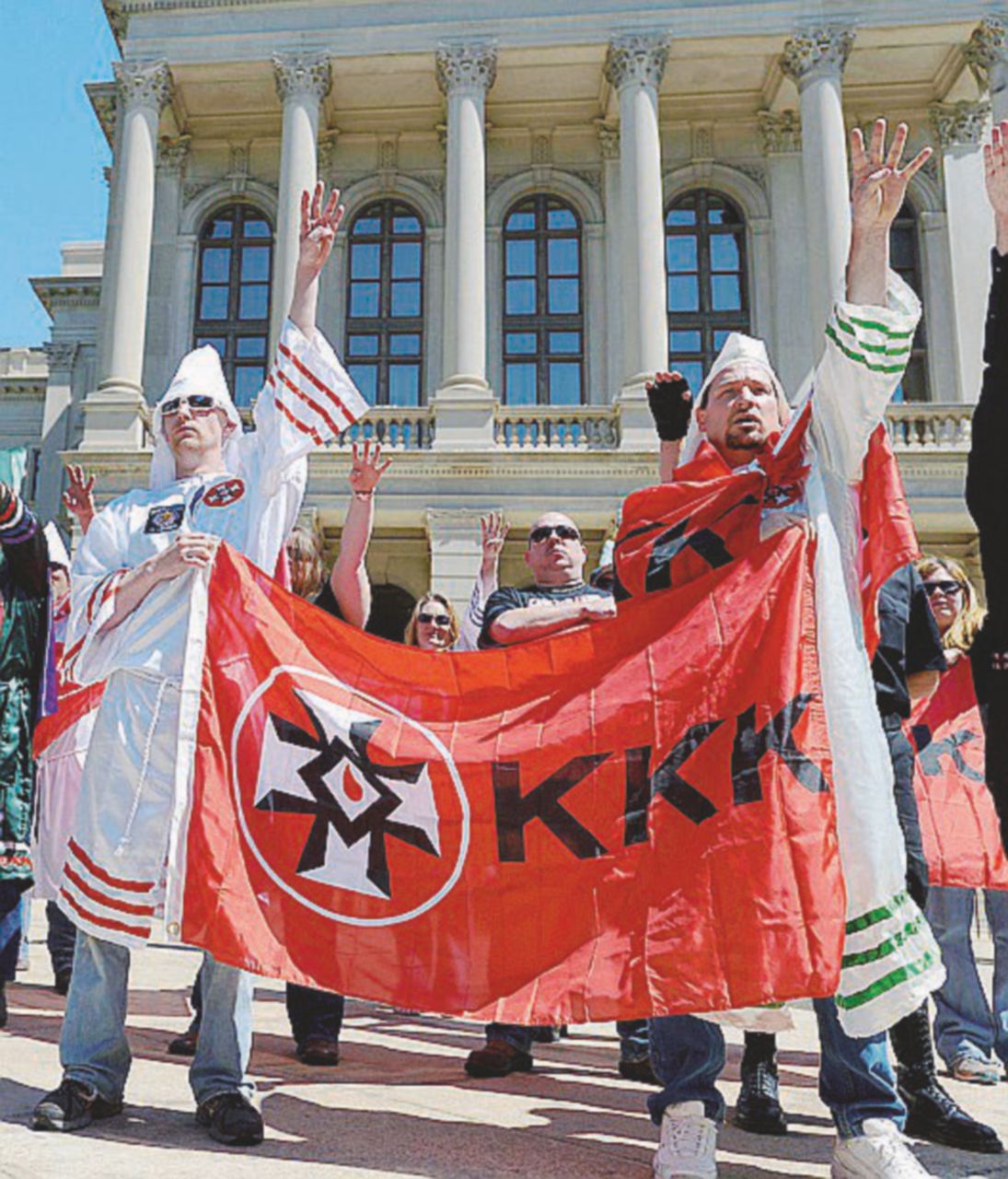 Membri del partito nazional socialista ad Atlanta nel 2013 “Votate Ku Klux Klan”. L’America torna al passato