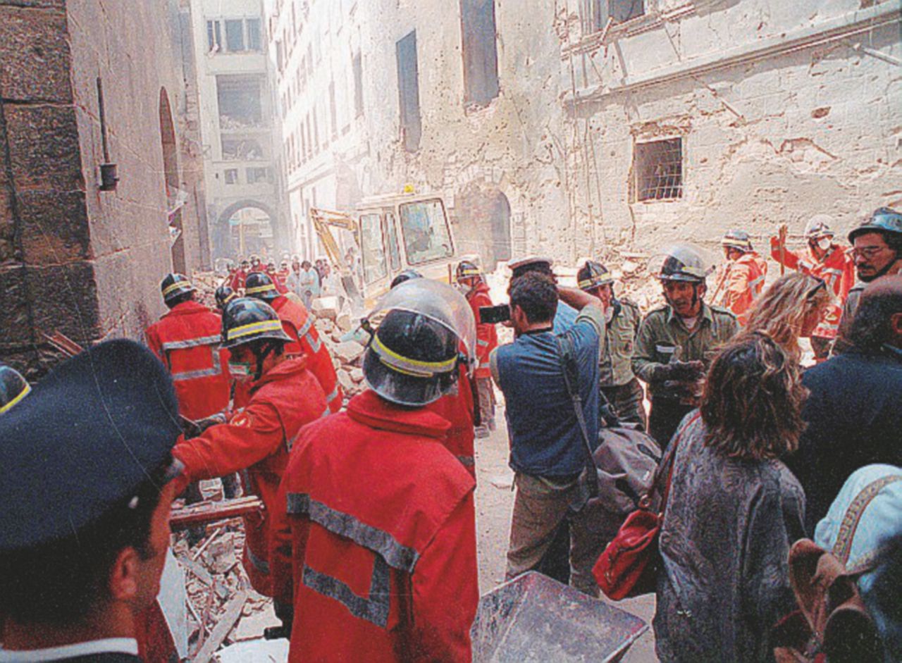 27 maggio 93 a Firenze 5 morti e 30 feriti. Sopra, G. M. Chelli “Anche gli spietati stragisti portano voti alle elezioni”