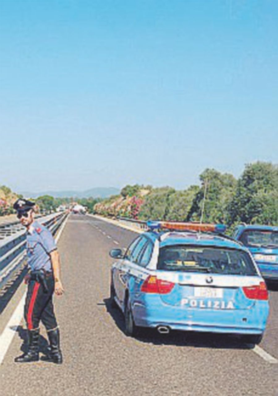 Assalto al portavalori, sparatoria in strada Colpo fallito nel Sulcis Assalto al portavalori, sparatoria in strada Colpo fallito nel Sulcis