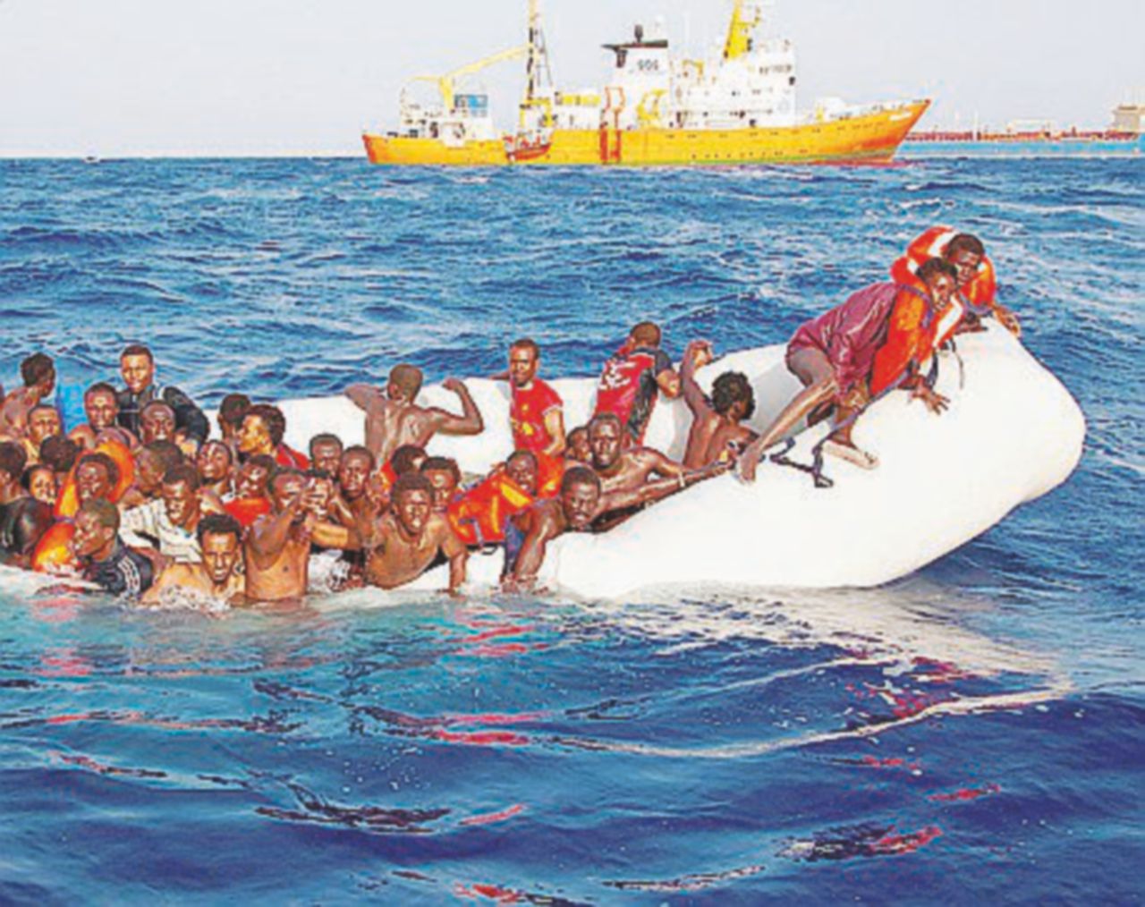 Migranti - Un barcone a Lampedusa Scacco alla cellula di scafisti: “Chi non pagava veniva eliminato per poi prelevare gli organi”