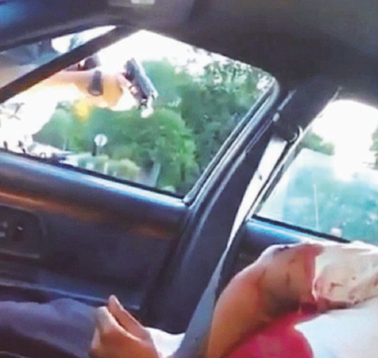 Il motivo per cui era stata fermata l’auto con a bordo Philando Castile, 32 anni, la consorte e la figlia Nero ucciso in auto da agente e il video della vergogna