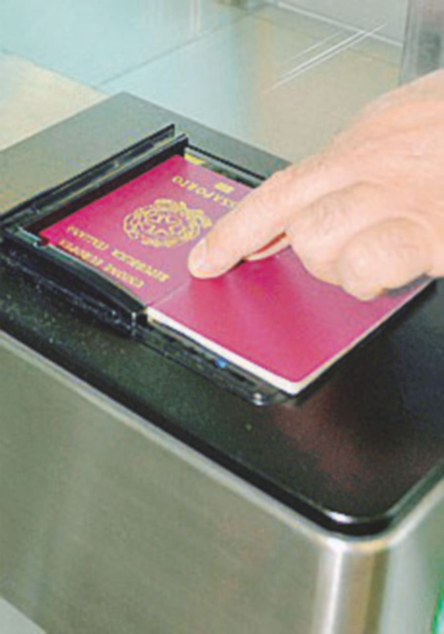 Passaporti trafugati. Coinvolti funzionari Mef e Zecca dello Stato Passaporti trafugati. Coinvolti funzionari Mef e Zecca dello Stato