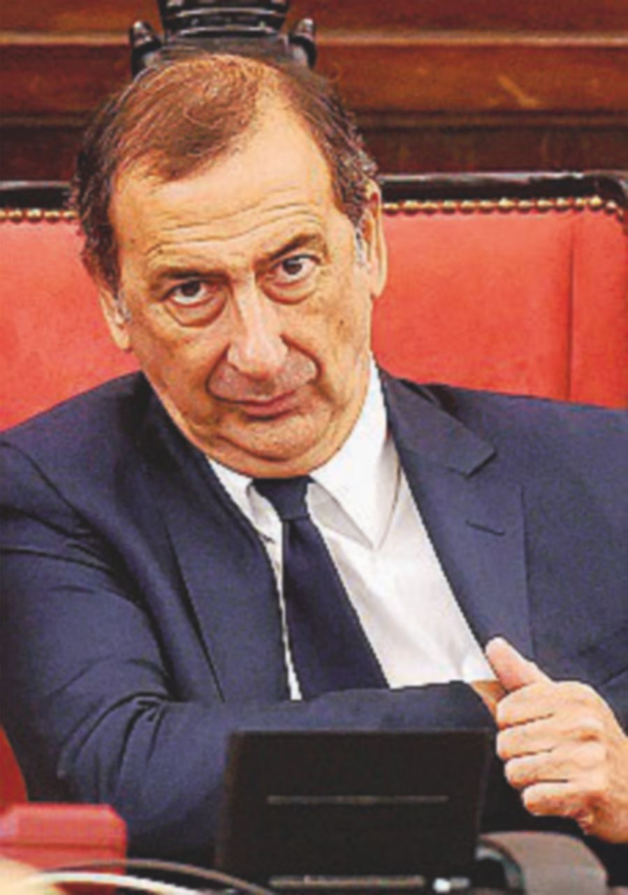 “È ineleggibile”: la destra attacca il sindaco Sala “È ineleggibile”: la destra attacca il sindaco Sala