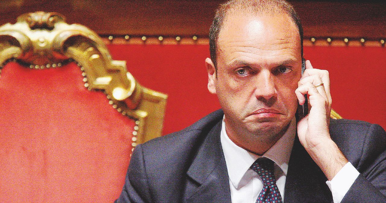 Il ministro Alfano “Il ciccione se magna primo, secondo, caffè e anche il dolce”