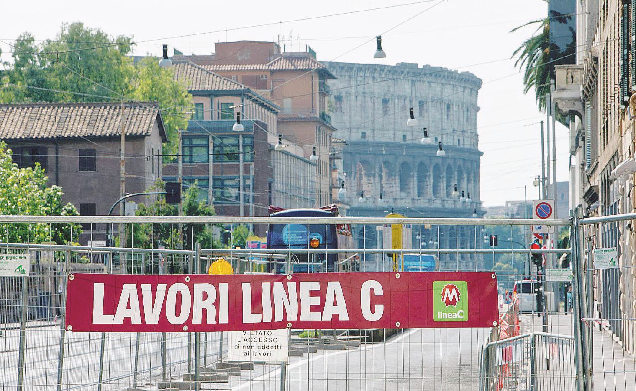 I lavori in corso della linea metropolitana C - Ansa La grande truffa della Metro C: 320 milioni per lavori mai fatti