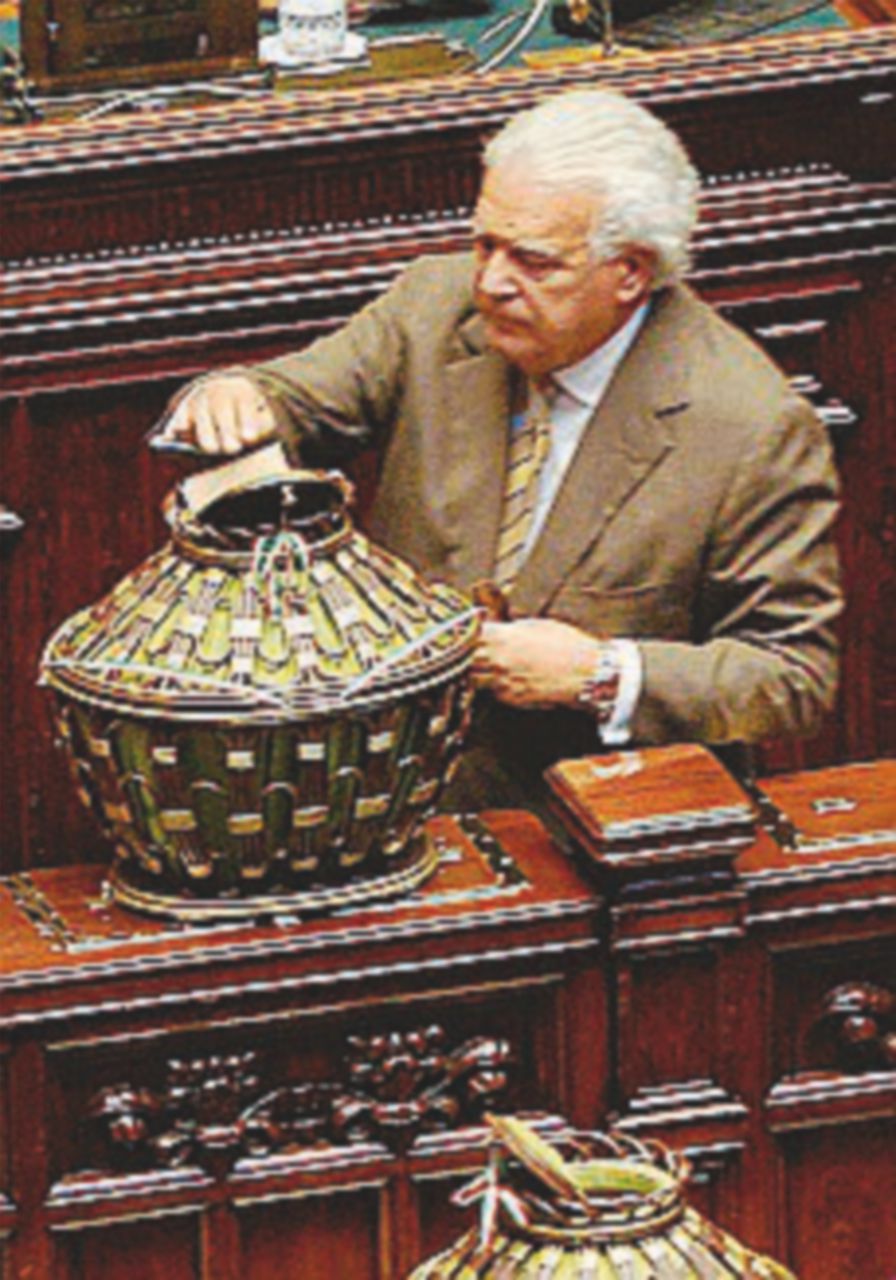 Cambio calendario. Il voto a rischio non si fa di giovedì Cambio calendario. Il voto a rischio non si fa di giovedì