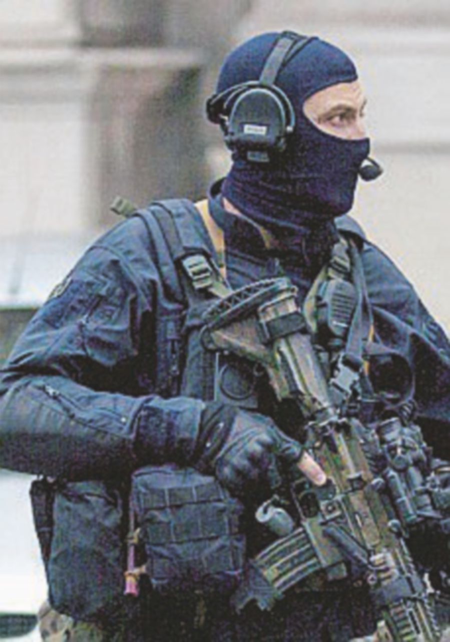 Francia, gli 007: “Isis pronta a passare alle autombomba” Francia, gli 007: “Isis pronta a passare alle autombomba”