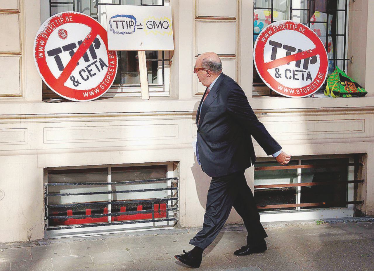 Proteste contro il Ttip a Bruxelles. Ttip, l’Italia sta perdendo la guerra del Parmigiano