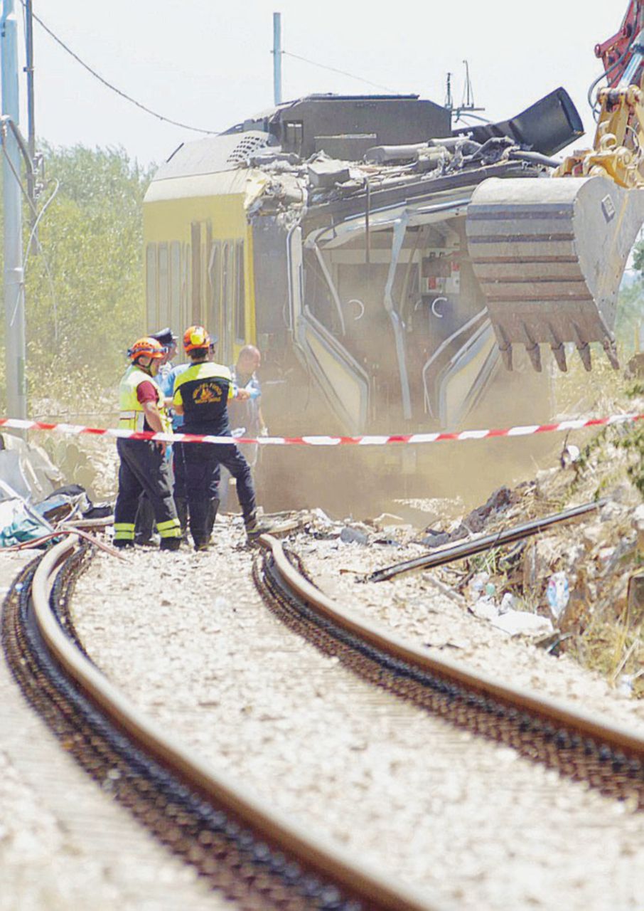 I 23 morti del binario unico. Il disastro - Ansa Disastro, indagati 2 ferrovieri