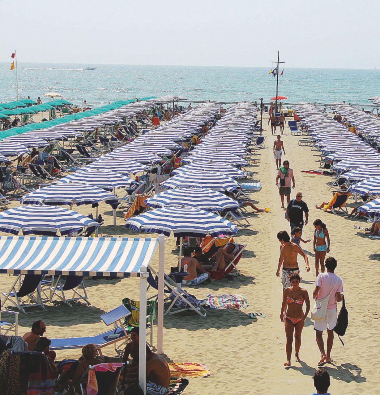 Nel panico - Uno stabilimento della Versilia - Ansa Spiagge, la gelata dell’Ue: “Dovete metterle a gara”