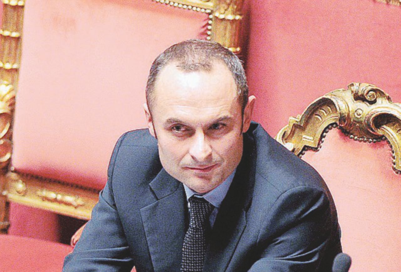 Il ministro - Enrico Costa, Nuovo centro destra - LaPresse Sanatorie, sconti, favori: la saga dell’ombrellone (con leggina già pronta)