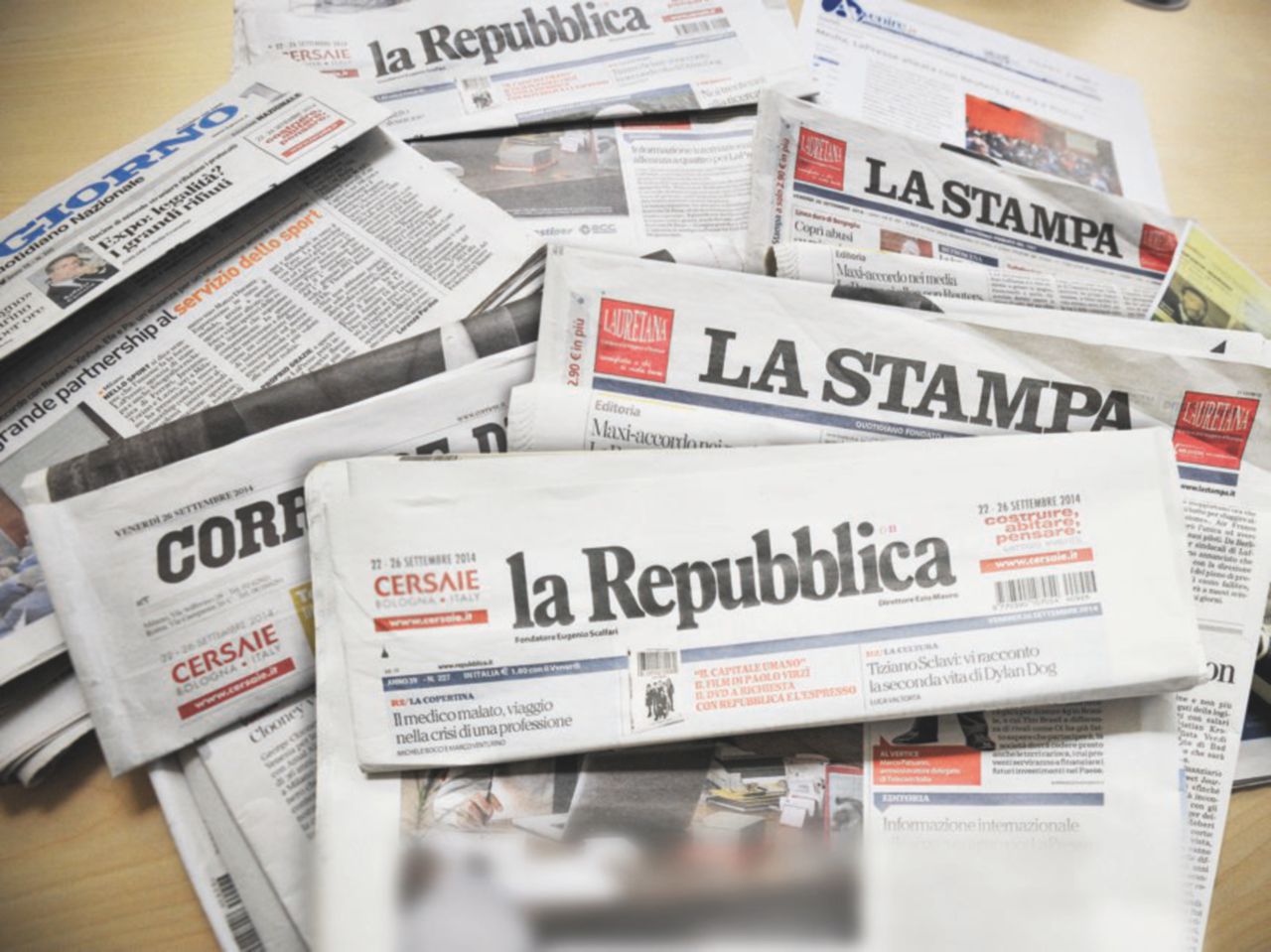 Anomali agglomerati - Espresso e Stampa si fonderanno. Ora Rcs viaggia verso il matrimonio con La7 - LaPresse Vince l’editoria contro la finanza